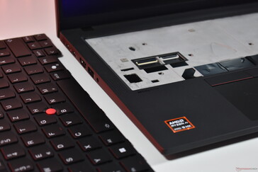 Lenovo ThinkPad P14s Gen 6 AMD: Felhasználó által cserélhető billentyűzet