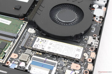 Másodlagos M.2 PCIe4 x4 2280-as PCIe4 x4 foglalat