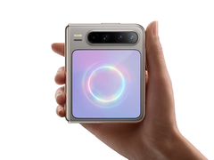 Egy új &quot;AI&quot; okostelefon. (Kép forrása: Huawei)