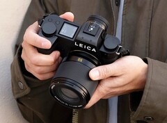 Az új Leica Summilux lényegesen kisebb és olcsóbb, mint elődje.