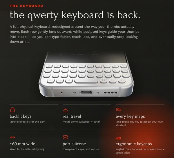 A Minimal Phone 2 továbbfejlesztett, háttérvilágításos QWERTY billentyűzettel rendelkezik.