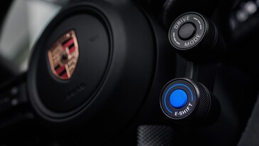 A 2027-es Porsche Taycan E-Shift gombja.