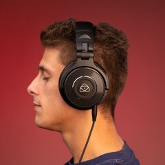 Az Atomos kibővíti kínálatát a vezetékes StudioSonic produkciós fejhallgatóval, amely hangmegfigyelésre és keverésre szolgál. (Kép forrása: Atomos)
