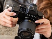 A Leica SL3-P-t igazi teljes képkocka-méretű, sokoldalú fényképezőgépként hirdetik.