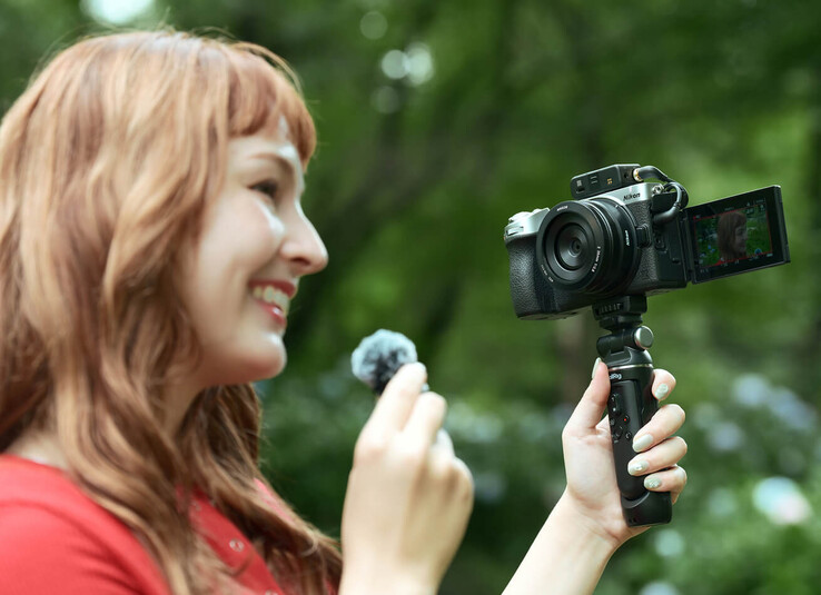 A Nikon Z5IIC fényképezőgép beépített, 7,5 fokozatú képstabilizátorral rendelkezik, amely segít a tartalomkészítőknek éles videókat és fényképeket készíteni.