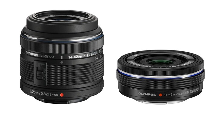 A 14–42 mm f/3,5–5,6 II (balra) mellett az Olympus a készlethez tartozó zoomobjektív kompakt EZ-változatát is kínálja.