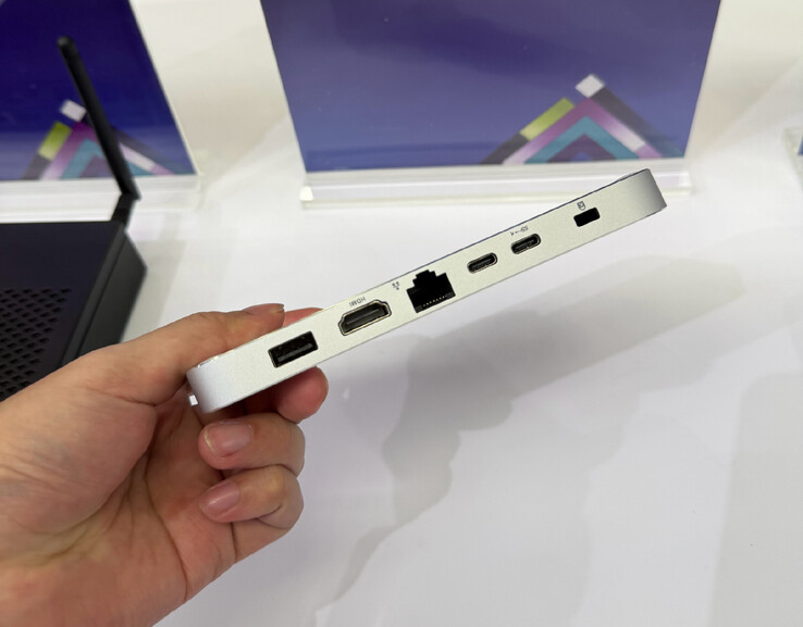 A mini PC oldalsó portjainak konfigurációja