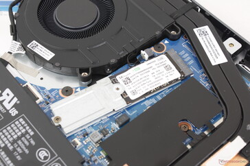 Az elsődleges M.2 2280-as bővítőhely legfeljebb 80 mm-es SSD-ket támogat