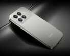 A Xiaomi a Poco F8 Pro-t kék és fekete kivitelben, valamint az itt látható Titanium Silver opcióban értékesíti. (Kép forrása: Xiaomi)