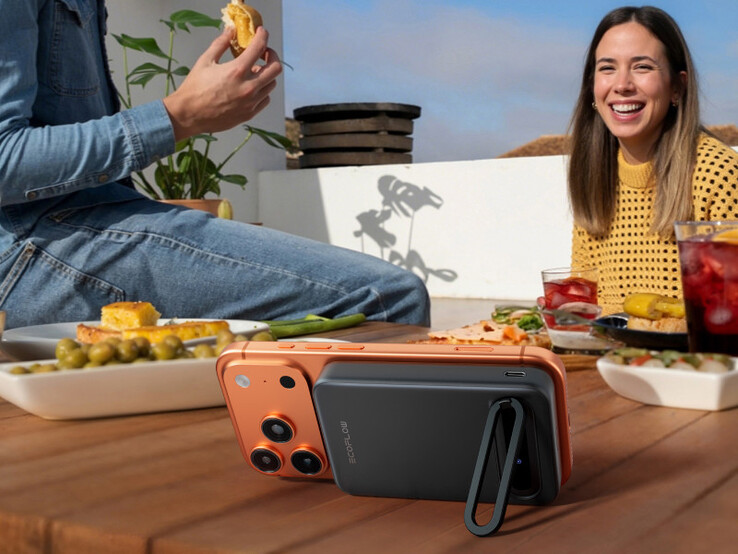 A Rapid Mag 15W Qi2 Power Bank beépített állvánnyal rendelkezik a kéz nélküli használathoz. (Kép forrása: EcoFlow)