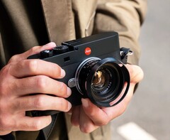 A Leica M-EV1 (képünkön) után állítólag egy tükör nélküli középformátumú fényképezőgép is készül.