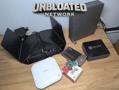 Hálózati hardver egy asztalon