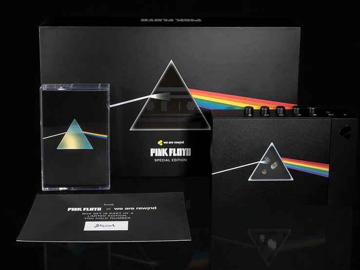 A We Are Rewind x Pink Floyd gyűjtői box tartalma.
