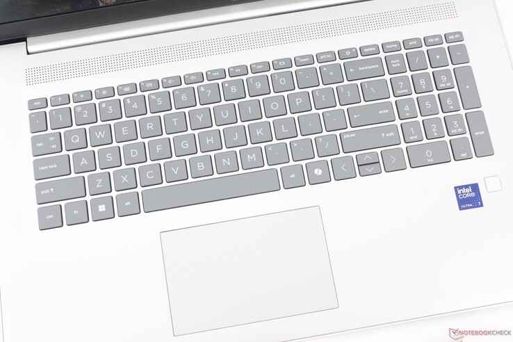 Bár a clickpad kicsi, mindössze 11 x 7,5 cm, a tapadás és a visszajelzés egyébként sima és kattanós