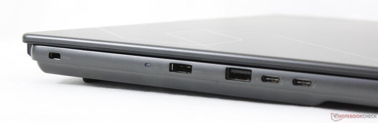 Bal oldal: Kensington-zár, hálózati adapter, USB-A 3.2 Gen. 2, 2x USB-C Thunderbolt 4 DisplayPort 2.1 + Power Delivery 3.0 támogatással