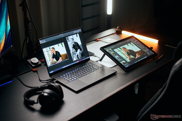 A ProArt P16 remekül használható munkához... (kép forrása: Notebookcheck)