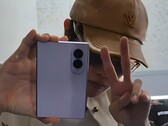 A BTS énekesét, J-Hope-ot már látták, ahogy a Samsung Galaxy Z Fold8-at tartja a kamera előtt.