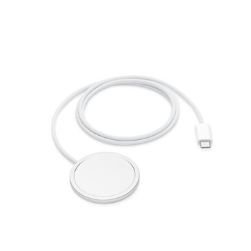 A frissített Qi2 25W-os MagSafe töltő 30 perc alatt 50%-os töltöttségi szintre képes feltölteni az iPhone 17 telefonokat. (Kép forrása: Apple)