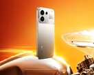 A Realme P4s szemet gyönyörködtető kialakítással rendelkezik, részben átlátszó kameramodullal.