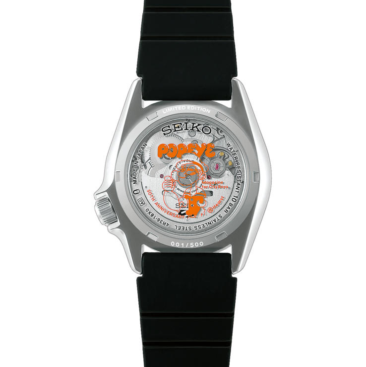 A Seiko 5 Sports x Popeye HDB013 hátsó nézete, amelyen látható az átlátszó hátlap a Popeye-jubileumi grafikával és a látható automata szerkezettel.