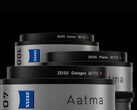Zeiss Aatma teljes képkockás T1.5 mozi elsődleges objektívek, amelyek több fókusztávolságot mutatnak, beleértve a 40mm, 65mm és 100mm-es modelleket is