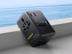 A Baseus EnerCore CG11 univerzális utazási adapter (a képen) már kapható az Egyesült Államokban. (Kép forrása: Baseus)