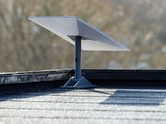 A Starlink Residential Kit műholdas internet-antenna. (Kép forrása: SpaceX)