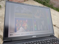 Kültéren, fényes borult időjárás mellett