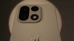 A zászlóshajó OnePlus 15. (Kép forrása: OnePlus)