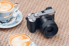 A Samyang legújabb full-frame objektívje állítólag viszonylag kicsi és könnyű.