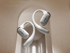 A Shokz OpenFit 2 Plus fülhallgatók kialakítása megegyezik a nem plusz modellével. (Kép forrása: Shokz)