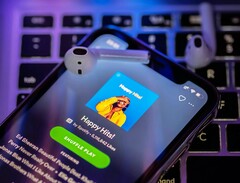 Az ingyenes Spotify-fiókkal rendelkező felhasználók végre közvetlenül is kiválaszthatják a dalokat. (Kép forrása: omid armin)