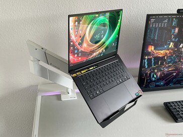A laptop maximális súlya 6 kg, így nagyobb eszközöket is használhat.