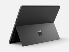 A Surface Pro 12 fekete színben.
