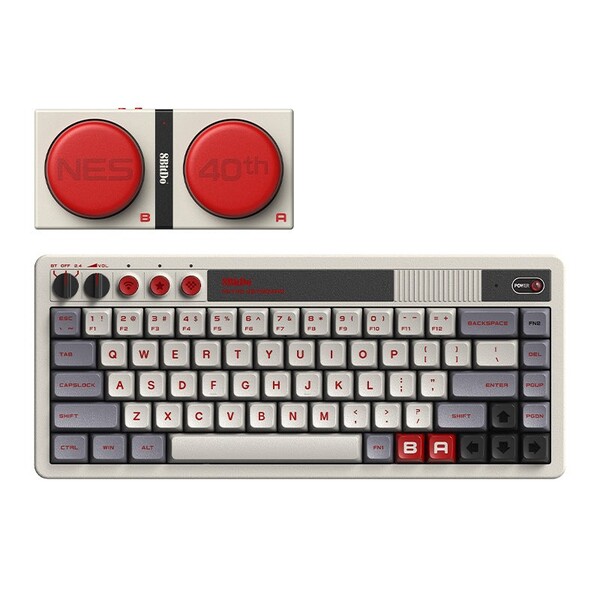 A 8BitDo Retro 68 Keyboard - NES 40th Limited Edition vezeték nélküli Super Buttons billentyűzettel rendelkezik. (Kép forrása: 8BitDo)