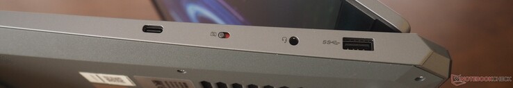 Jobb oldal: (PD &amp; DP-vel együtt), webkamera zár, hang, USB-A 3.2 Gen1