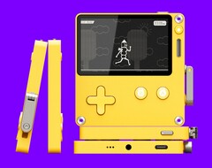 A Playdate (a képen) három évvel az indulás után vadonatúj játékszezont kap. (Kép forrása: Panic)