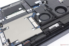 A Pro Max 16 Plus egyike azon kevés modern laptopok, hogy a hajó egy cserélhető grafikus kártya úgynevezett DGFF vagy Dell Graphics Form Factor (Kép forrása: Notebookcheck)