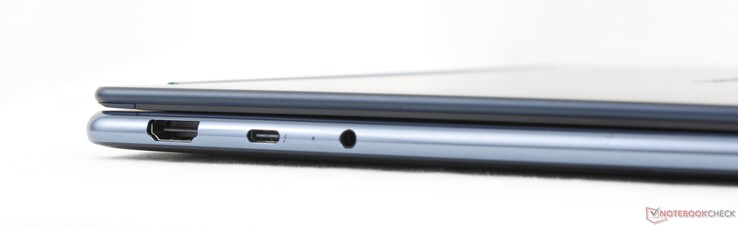 Bal oldalon: HDMI 2.1 (4K120), USB-C (40 Gbps) Thunderbolt 4 DisplayPort 2.1 + Power Delivery 3.0 támogatással, 3,5 mm-es headsetcsatlakozó