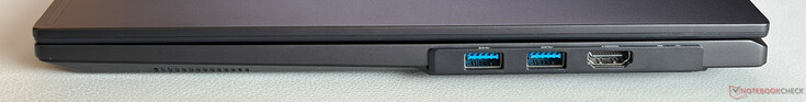 Jobb oldal: 2x USB 3.2 Gen. 1 (5 Gbps), HDMI 2.0b