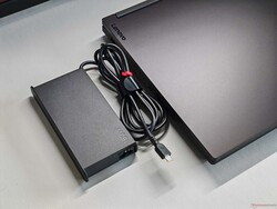 180 wattos GaN tápegység