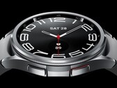 A Galaxy Watch6 Classic (a képen) forgatható lünettával és 425 mAh-s akkumulátorral rendelkezik. (Kép forrása: Samsung)