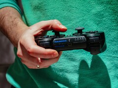 A Sony PlayStation 3 dobozában a DualShock 3 vezérlő volt, amely az RPCS3-mal is kompatibilis.