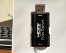 Az adapter, a belső fehér műanyag csomagolásból való kivétel előtt (Kép forrása: ZachemKupil on MySKU, kivágva, színnormalizálva)