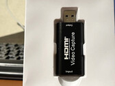 Az adapter, a belső fehér műanyag csomagolásból való kivétel előtt (Kép forrása: ZachemKupil on MySKU, kivágva, színnormalizálva)