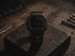 A képen látható, teljesen fekete Casio G-Shock DW-5600UMC26-1DR együttműködés keretében készült óra.