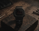 A képen látható, teljesen fekete Casio G-Shock DW-5600UMC26-1DR együttműködés keretében készült óra.