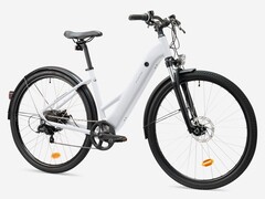 A Decathlon Rockrider E-ACTV 100 alacsony vázas e-bike már kapható. (Kép forrása: Decathlon)