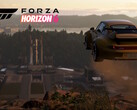 Forza-Porsche springt über Hügelkuppel ins freie Tal