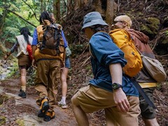 A Garmin Instinct 3 és Instinct E (a képen) okosórák megkapják a 9.23-as béta verziót. (Kép forrása: Garmin)